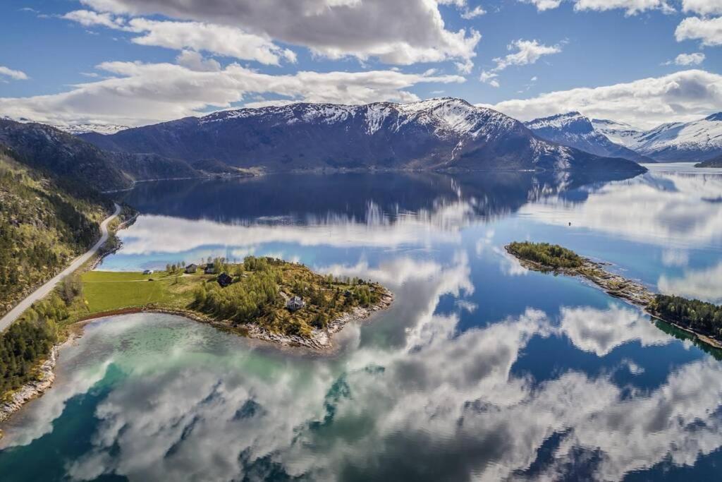 Unique holdiay home in spectacular Efjord Ballangen Extérieur photo