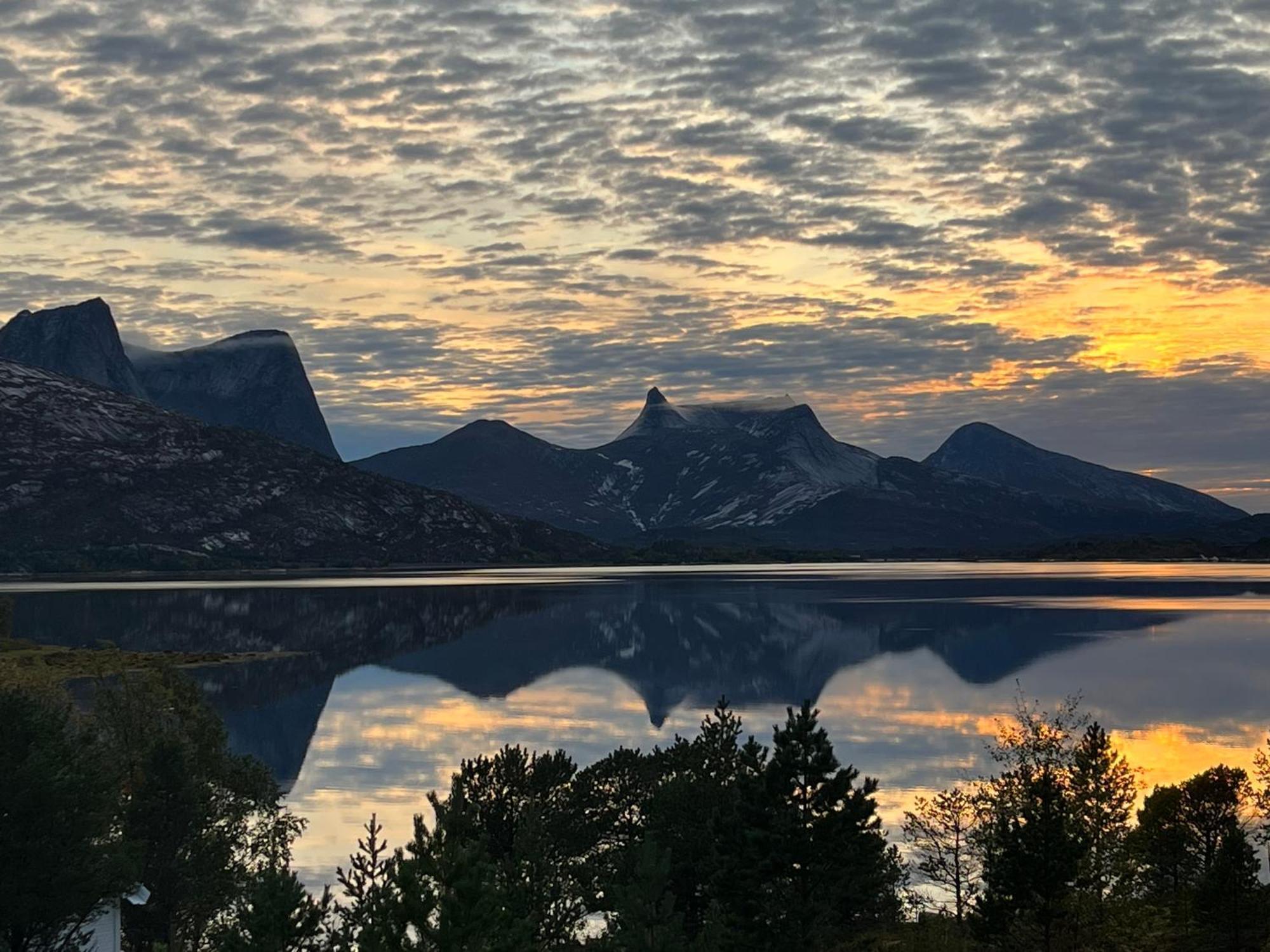 Unique holdiay home in spectacular Efjord Ballangen Extérieur photo